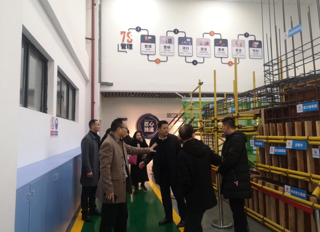 深化交流合作 共谋发展新篇——学院领导赴泸州职业技术学院考察交流并为师生作公共关系服务专题报告